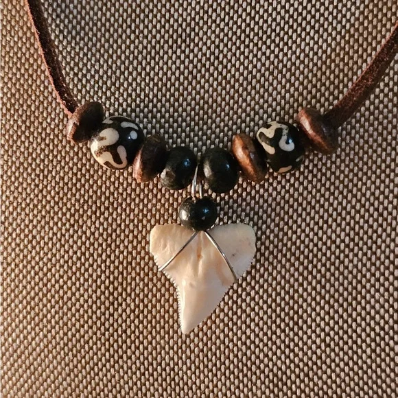 New Hawaiian Shark Tooth & Beaded Necklace - Picture 3 of 8